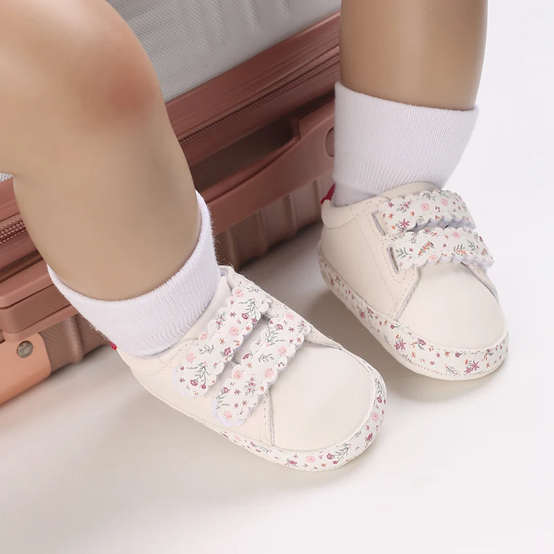 Infant Spring Sneakers (0–18M) – White Non-Slip Soft-Soled Shoes