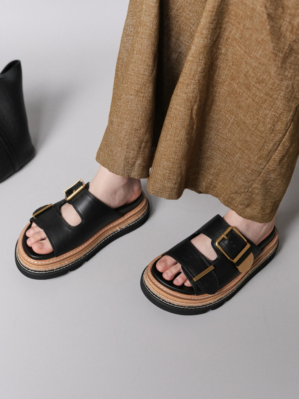 Summer classic leather round toe with buckle for height increase, lightweight and versatile thick soled shoes