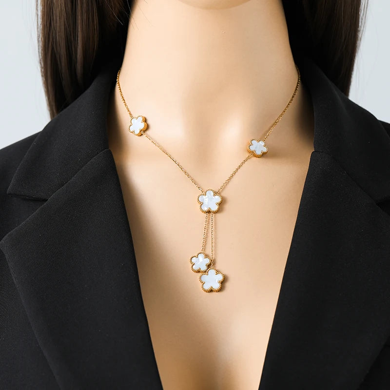 Flower Pearl Pendant Necklace