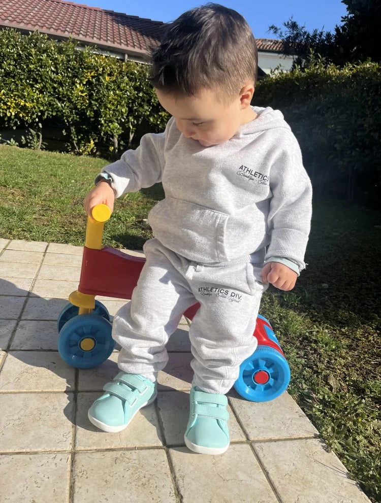 Kids Barefoot Sneakers – Lightweight Wide-Toe Hook & Loop Shoes