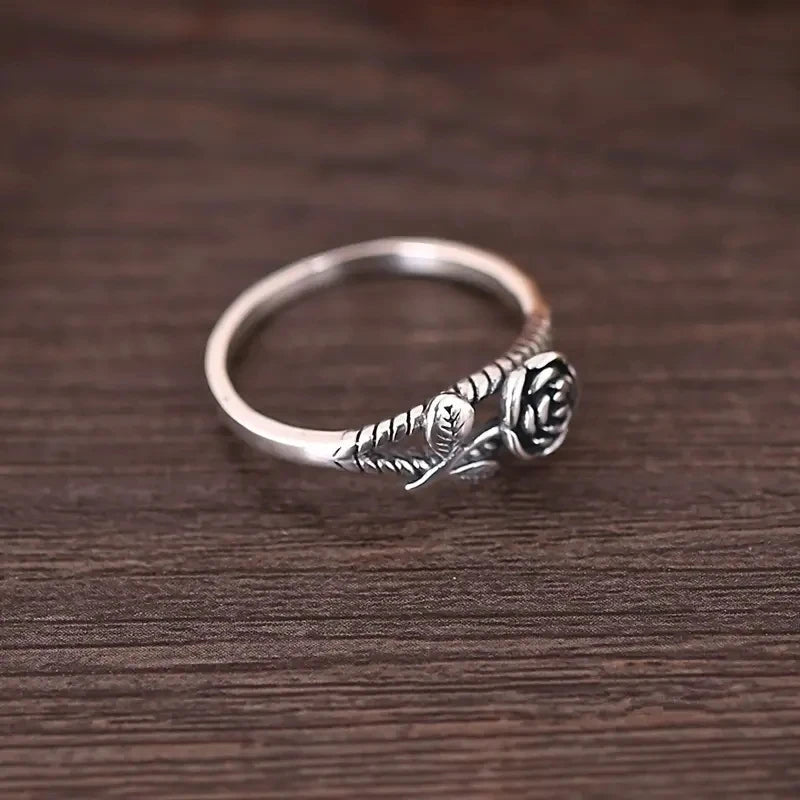 Huitan Vintage Rose Rings Women Exquisite Flower Shaped Metal Rings Daily Wear Aesthetic Accessories Party Ancient Retro Jewelry