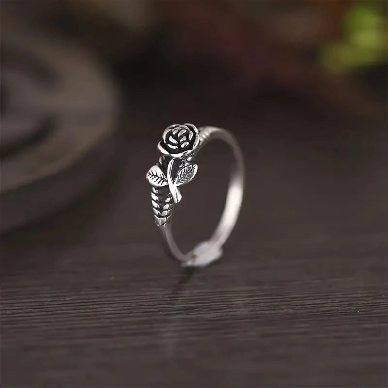 Huitan Vintage Rose Rings Women Exquisite Flower Shaped Metal Rings Daily Wear Aesthetic Accessories Party Ancient Retro Jewelry