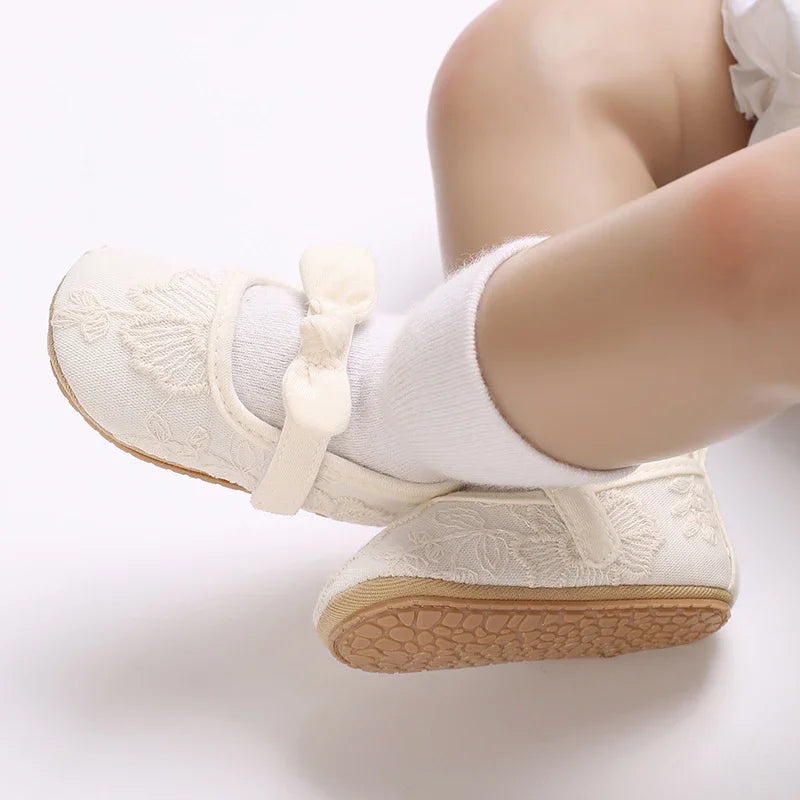Baby Girl White Lace Moccasins – Non-Slip Princess Bow Shoes