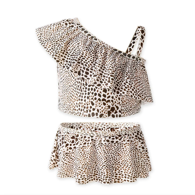 Girl and boy split swimsuit cartoon sunscreen