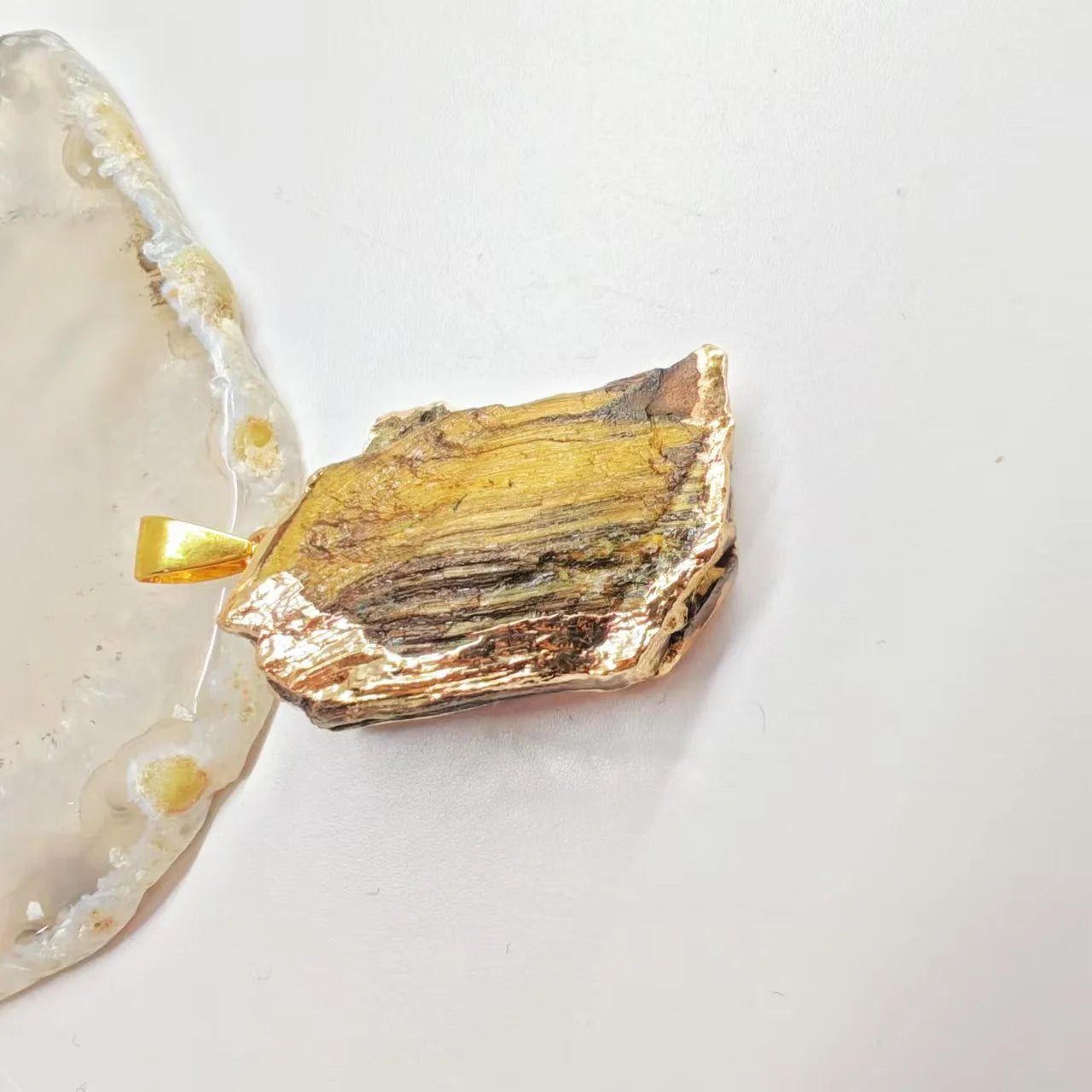 Fashion Irregular Gold Edge Natural Crystal