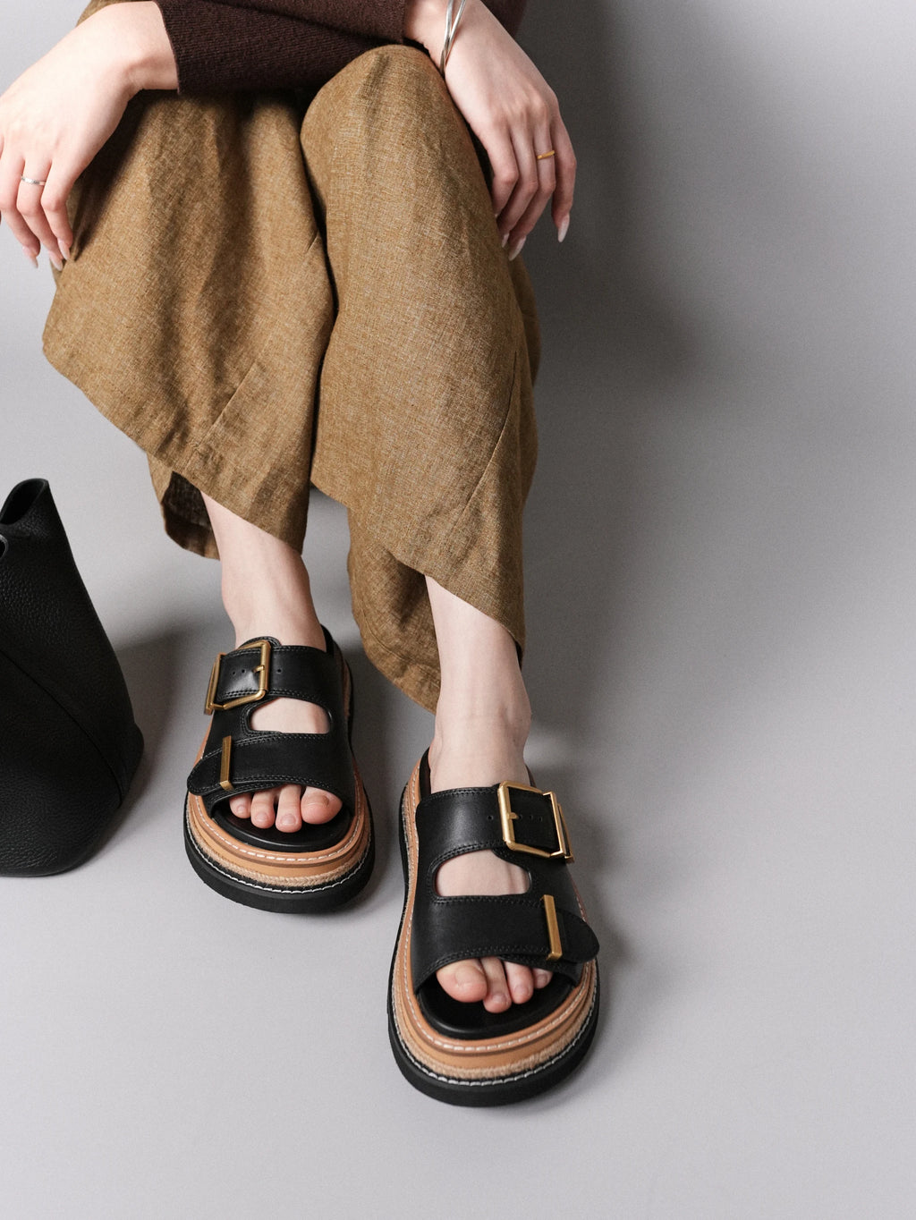 Summer classic leather round toe with buckle for height increase, lightweight and versatile thick soled shoes
